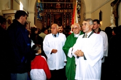 Umieszczenie sztandaru zakładowej "Solidarnosci" w kosciele Sw.Trojcy, 2003