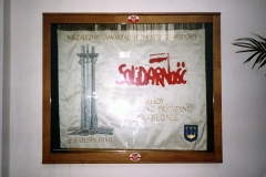 Umieszczenie sztandaru zakładowej "Solidarnosci" w kosciele Sw.Trojcy, 2003