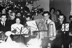 Orkiestra zakł. mandolinistów - dyryguje inż. T. Bornsztajn, 1960